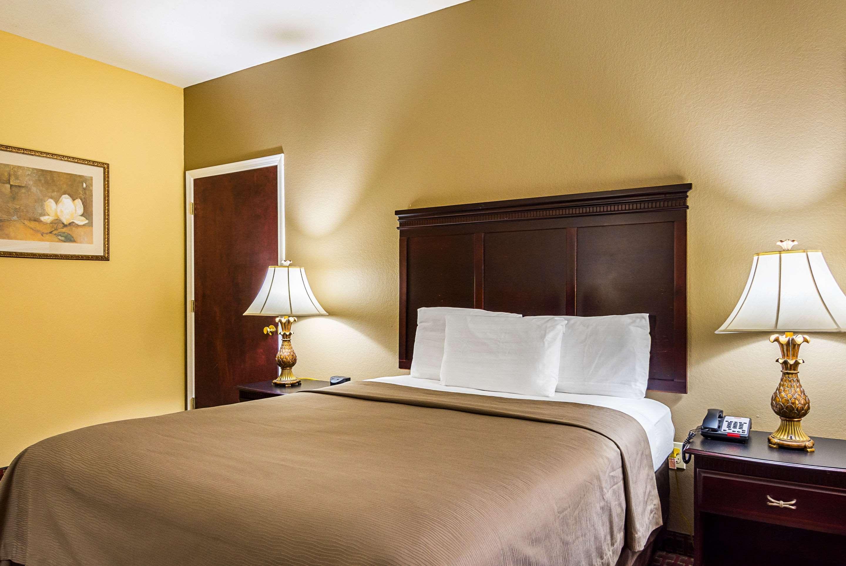 Econo Lodge Inn & Suites Bryant Eksteriør billede