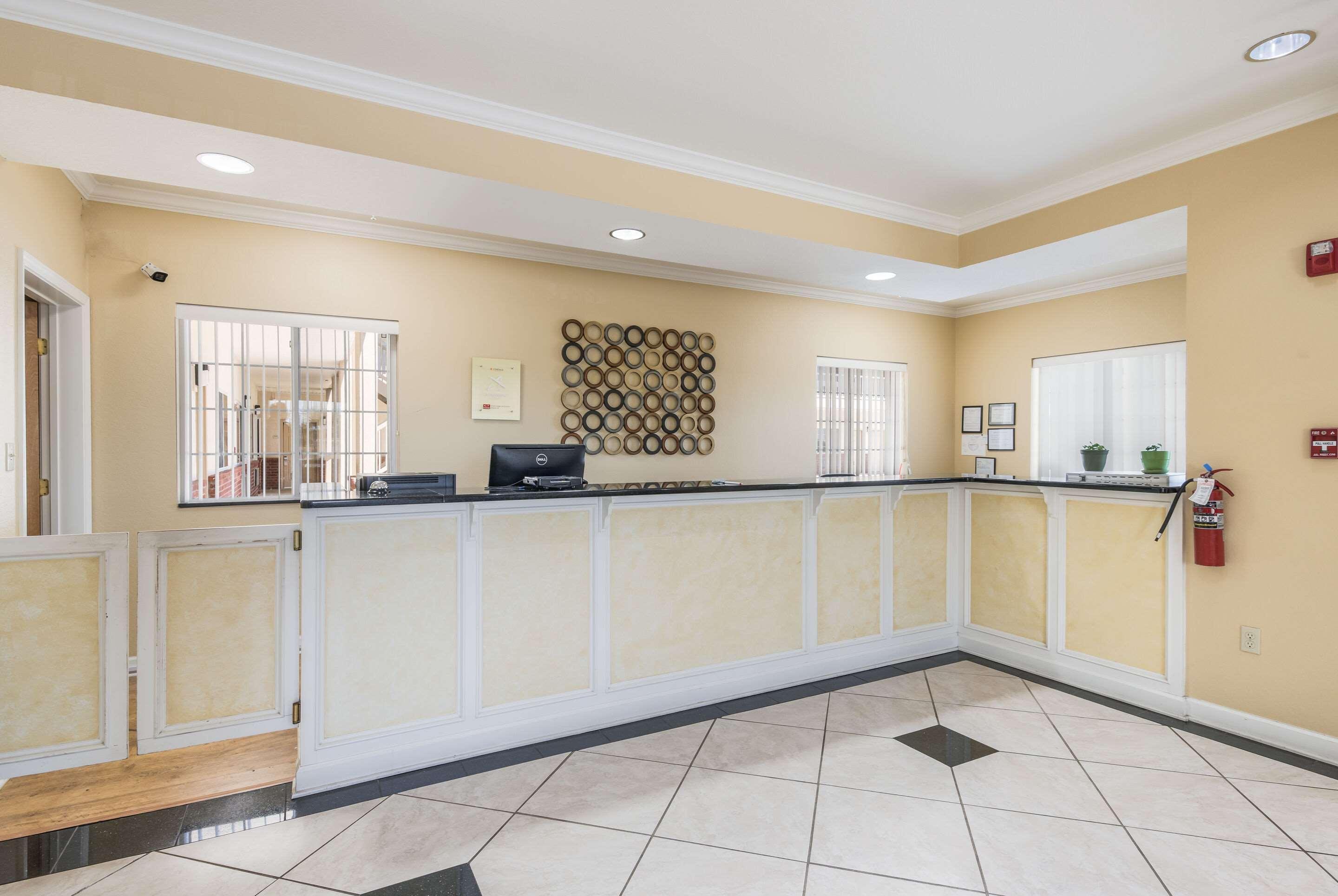Econo Lodge Inn & Suites Bryant Eksteriør billede