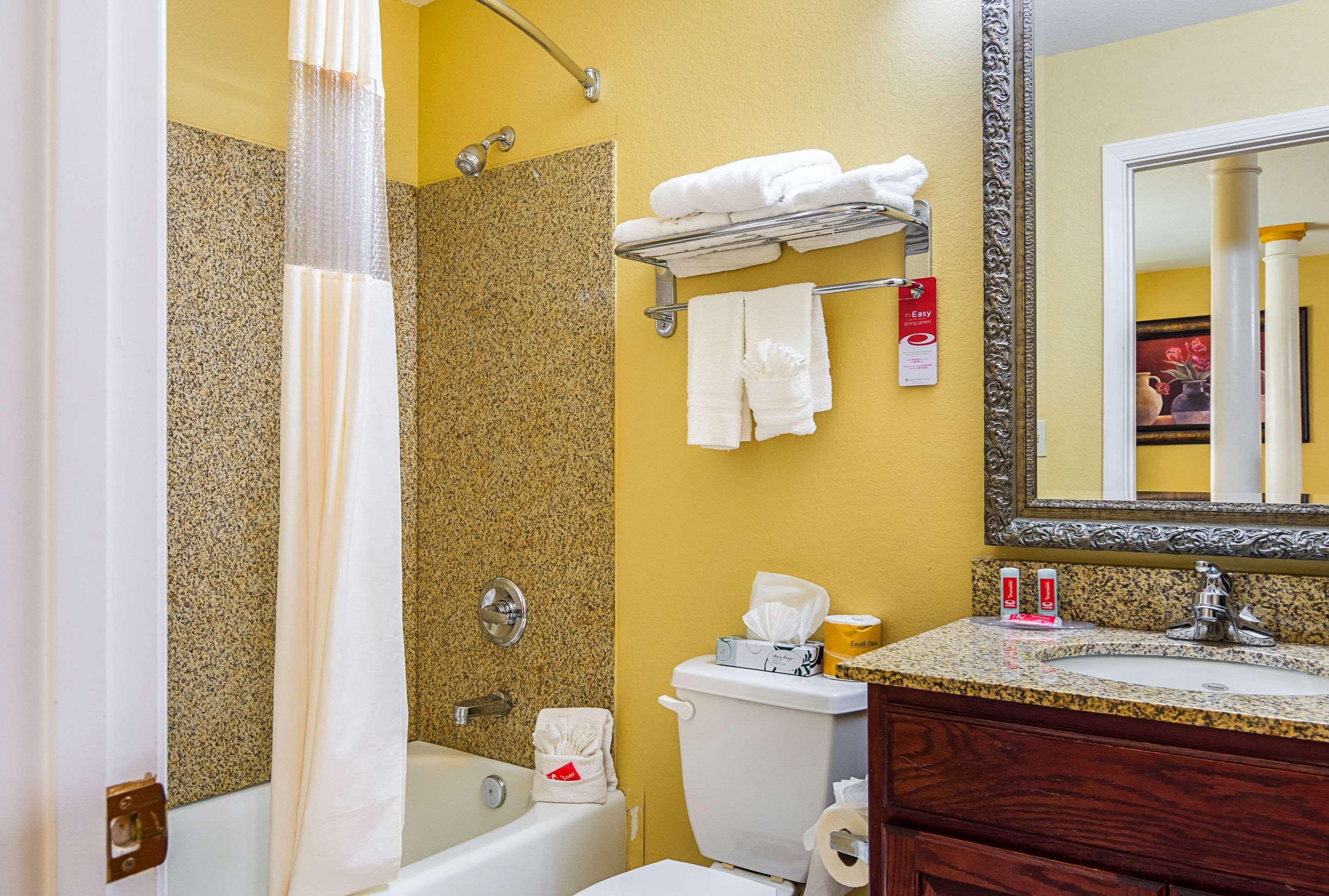 Econo Lodge Inn & Suites Bryant Eksteriør billede