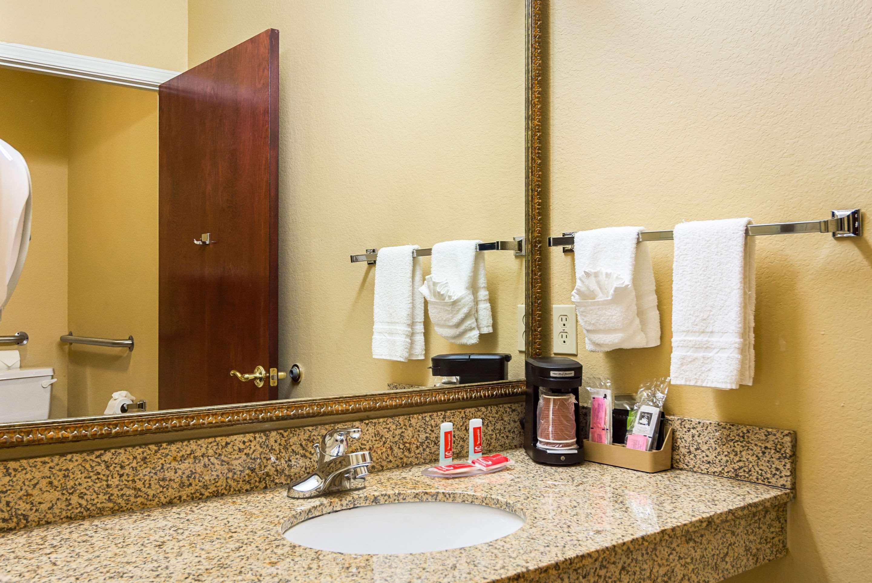 Econo Lodge Inn & Suites Bryant Eksteriør billede