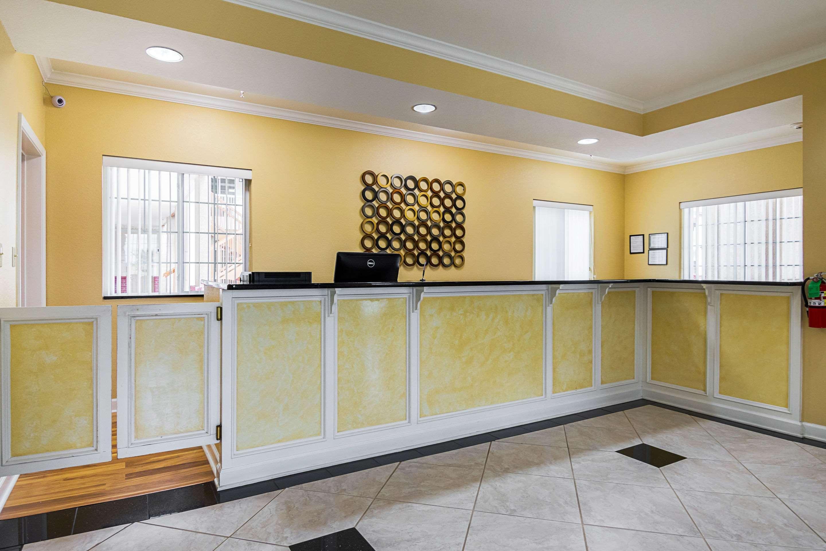 Econo Lodge Inn & Suites Bryant Eksteriør billede