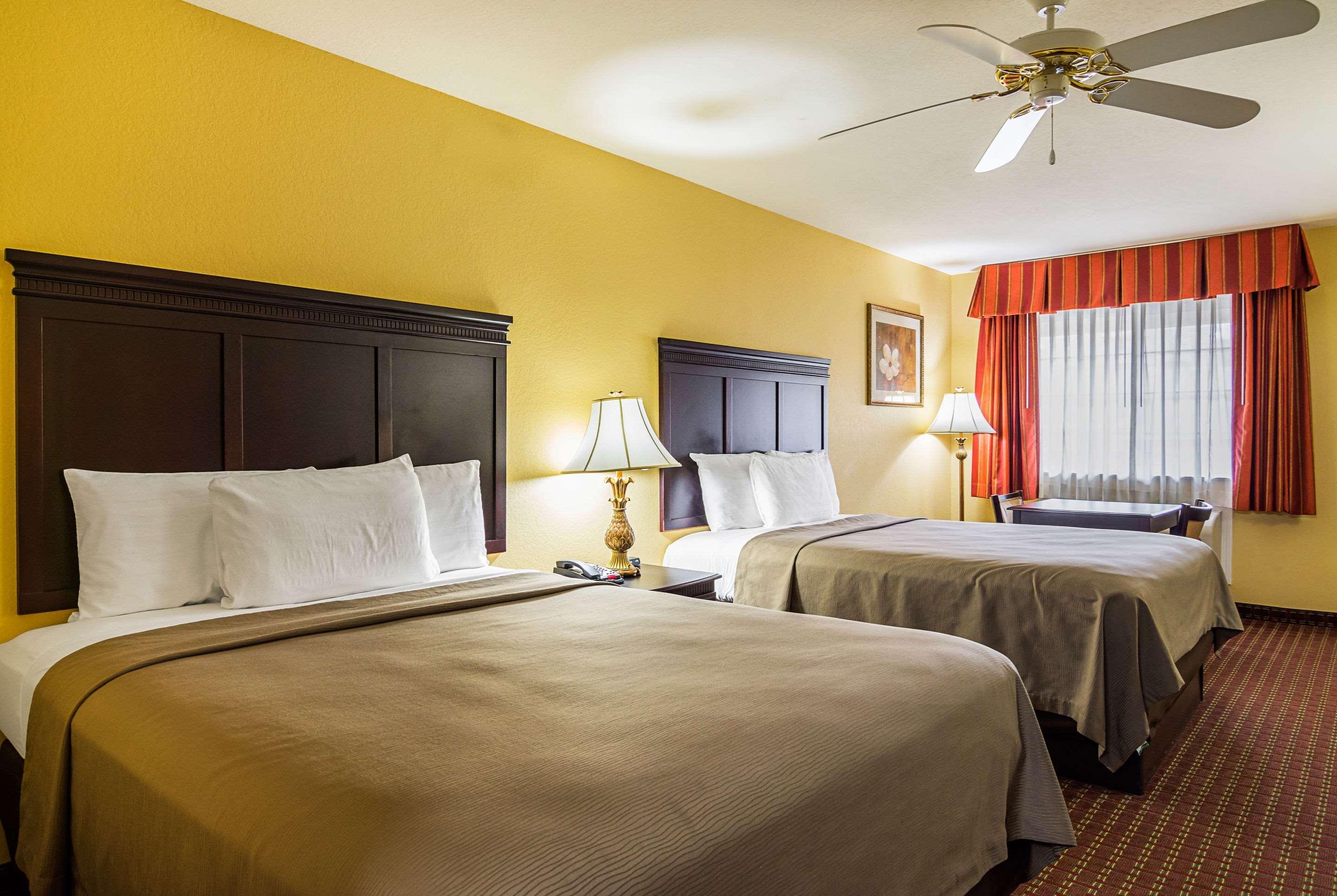 Econo Lodge Inn & Suites Bryant Eksteriør billede