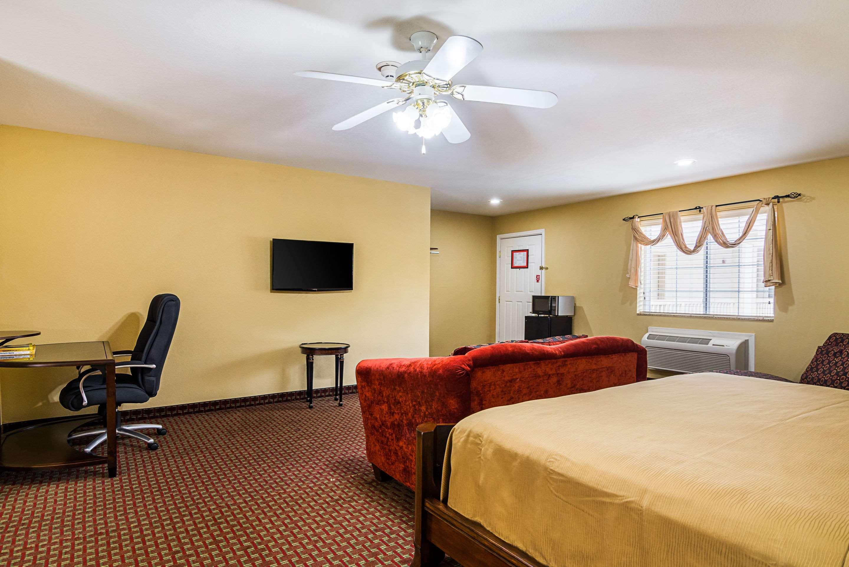 Econo Lodge Inn & Suites Bryant Eksteriør billede
