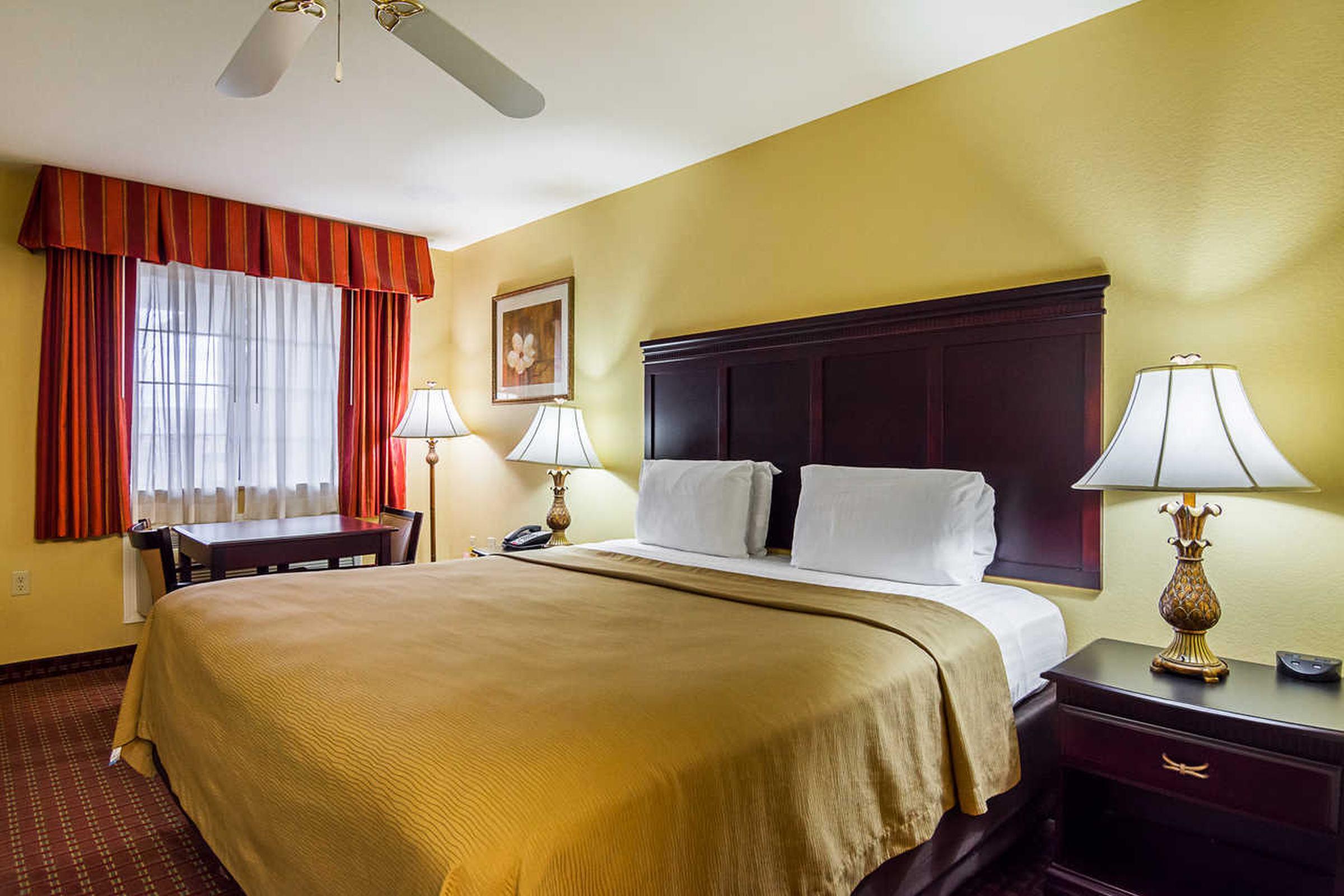 Econo Lodge Inn & Suites Bryant Eksteriør billede