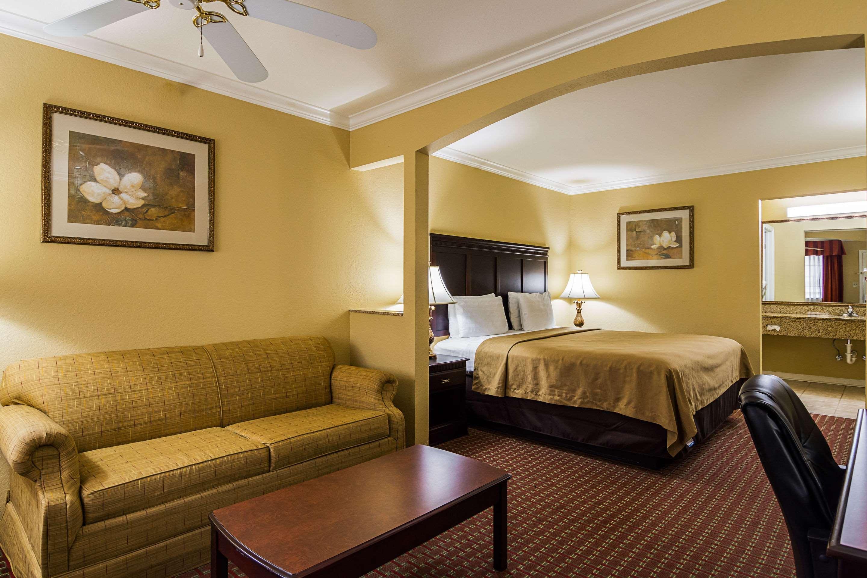 Econo Lodge Inn & Suites Bryant Eksteriør billede